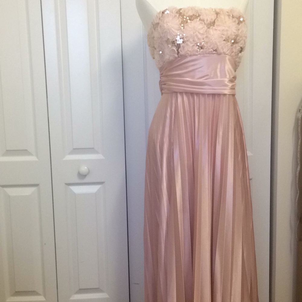 Speechless blush prom dress